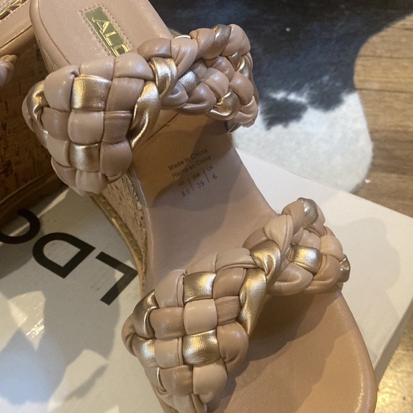 ALDO WEDGE SANDALS - Picture 3 of 13